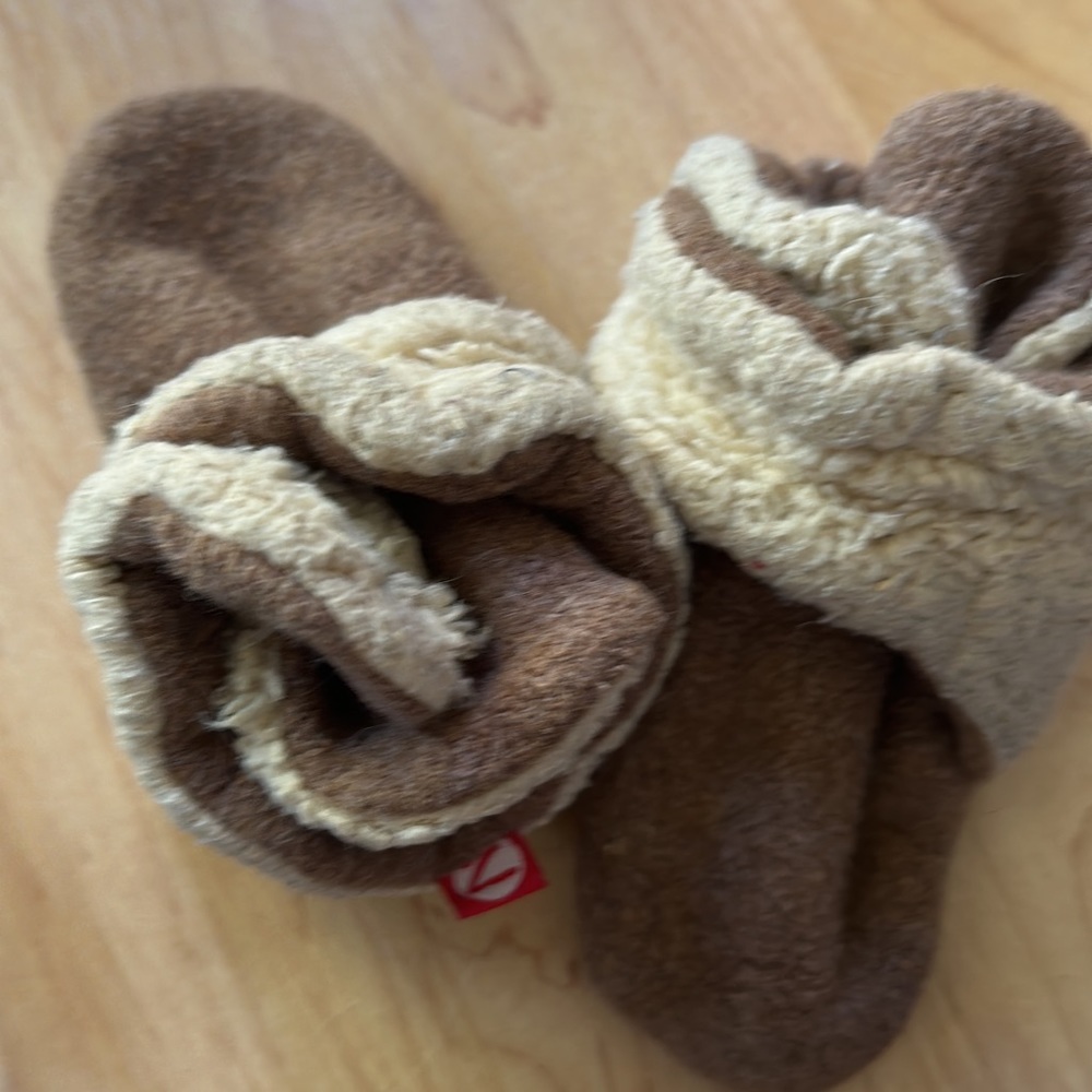 18month size zutanos. Super warm. So soft